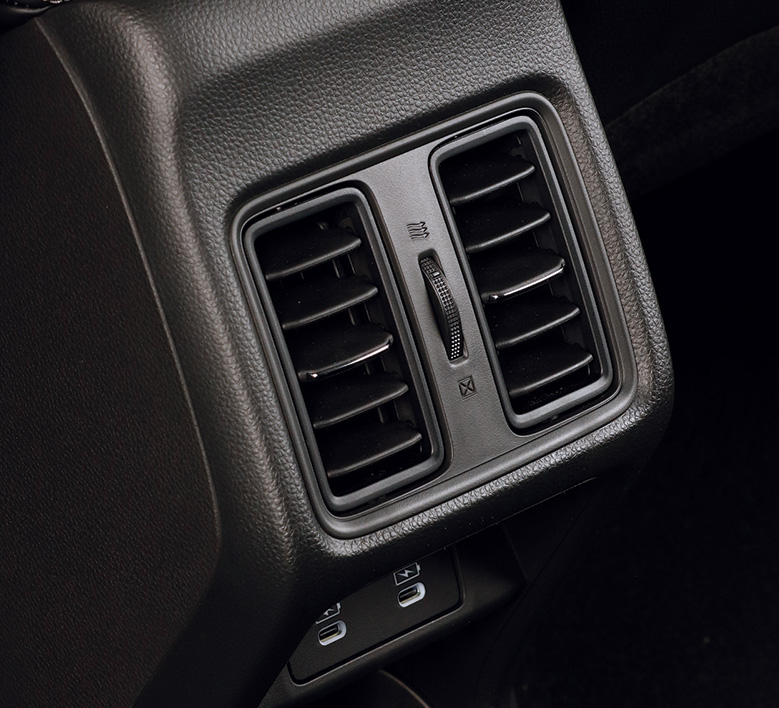 Rear AC Vents and USB Ports (C Type)