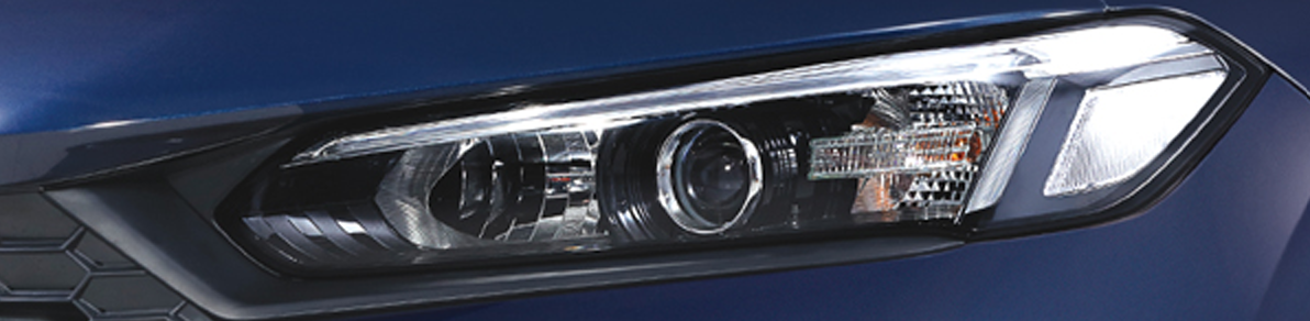 PROJECTOR TYPE HALOGEN HEADLIGHTS WITH LED DRL